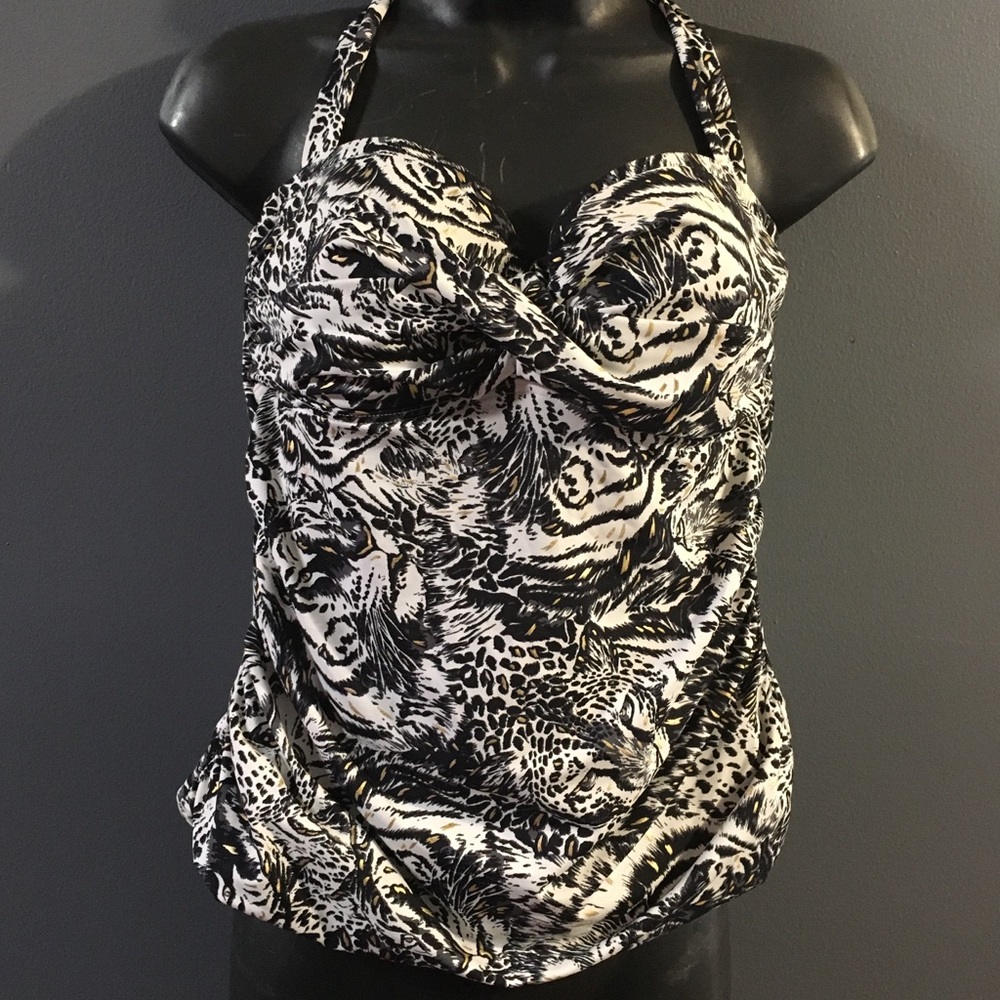 Woman’s Bathing suit top only!!